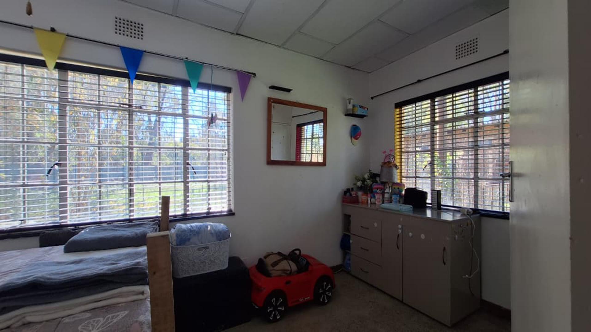 Bed Room 1 - 17 square meters of property in Lilyvale AH