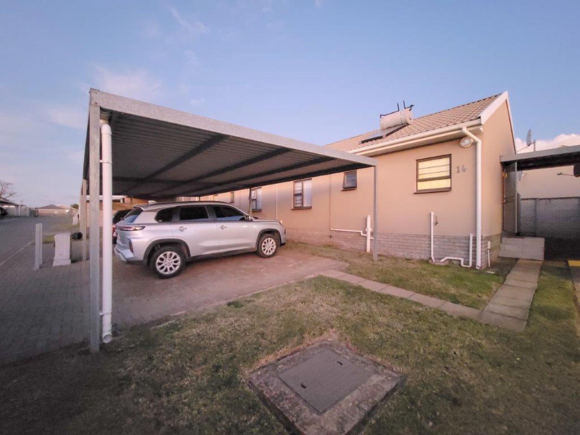 Front View of property in Gonubie