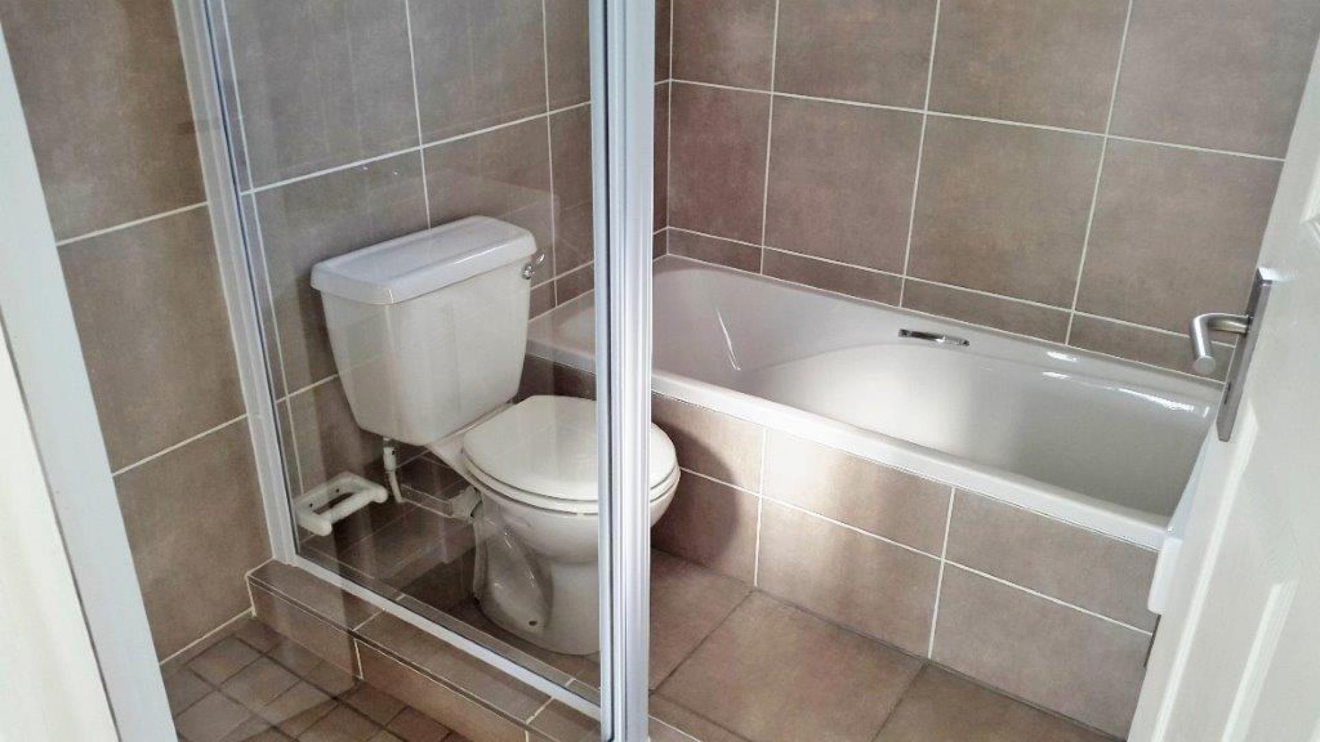 Bathroom 1 of property in Gonubie