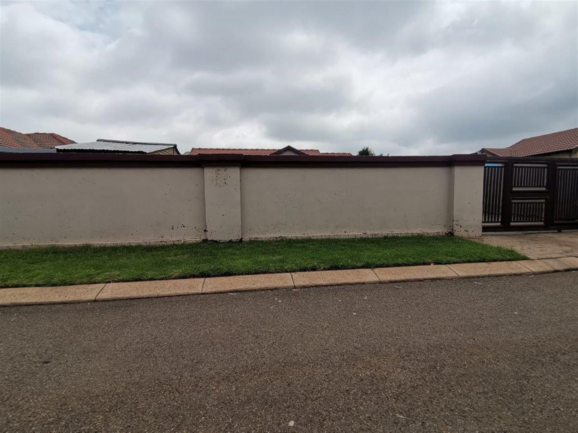 Front View of property in Dawn Park