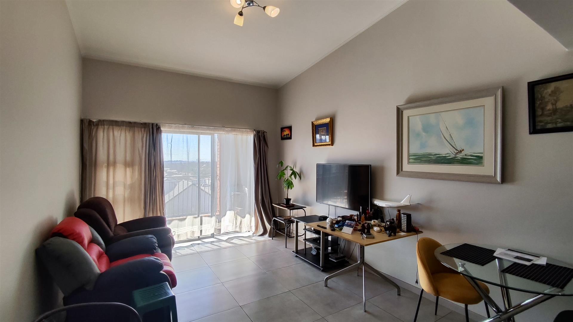 Lounges - 19 square meters of property in Kempton Park