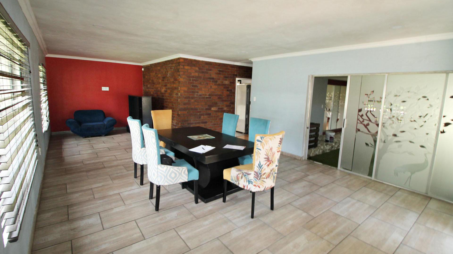 Dining Room of property in Sunward park