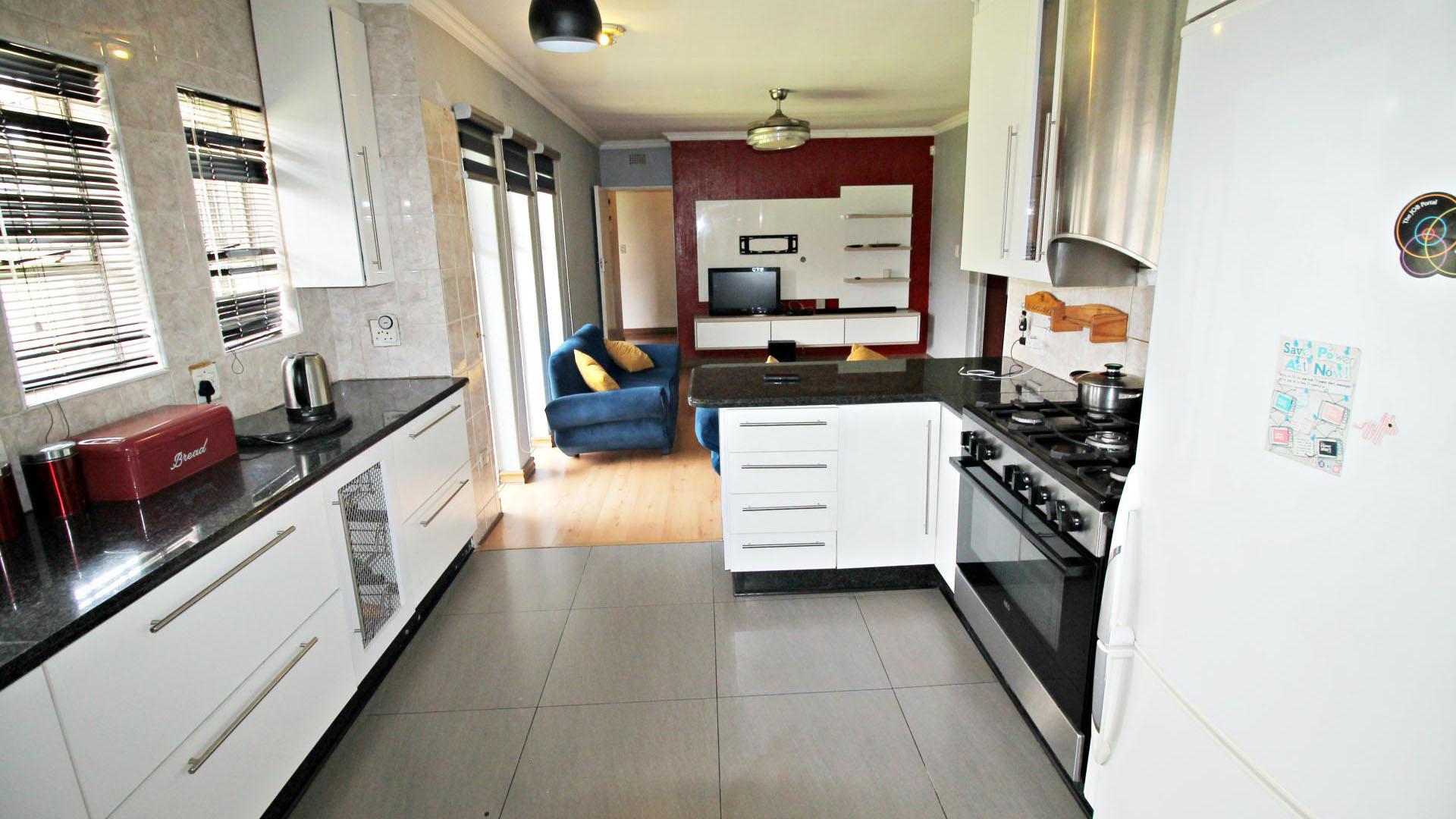 Kitchen of property in Sunward park