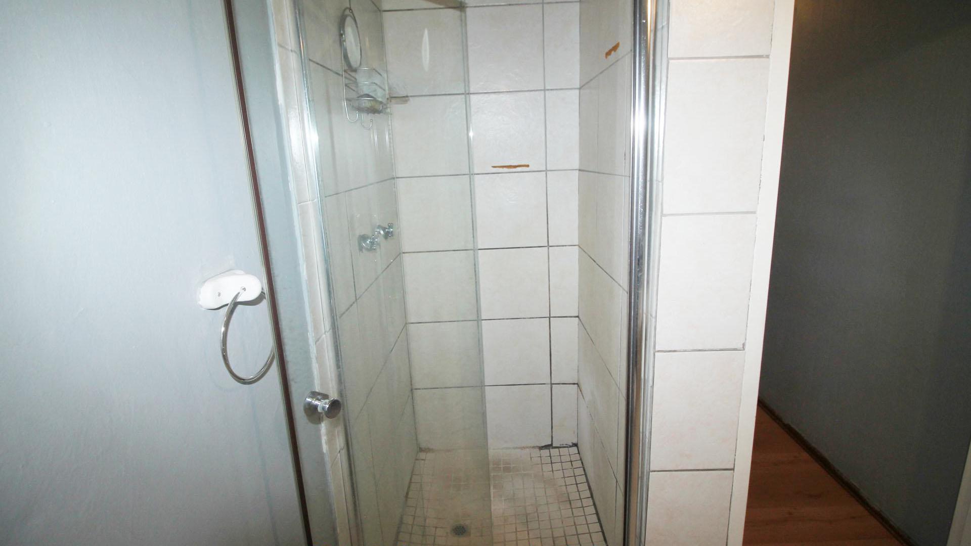 Bathroom 1 of property in Sunward park