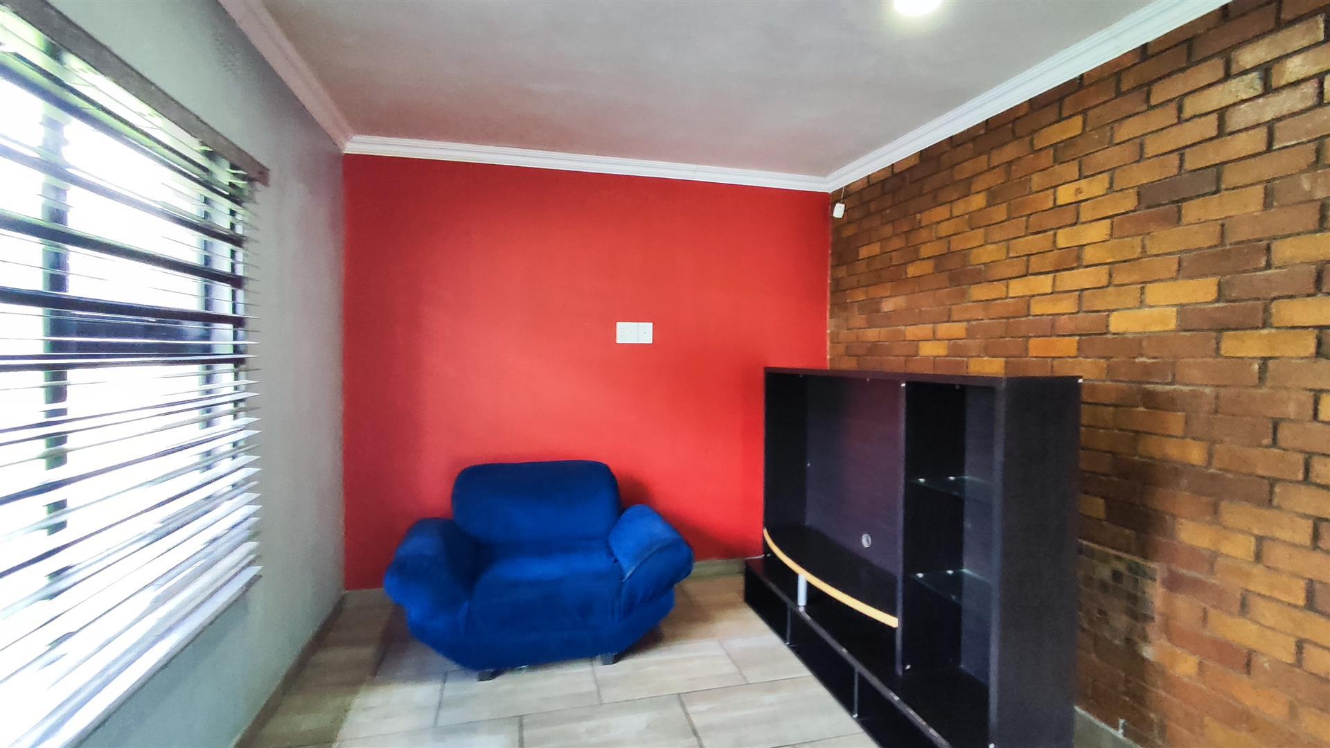 Dining Room - 13 square meters of property in Sunward park