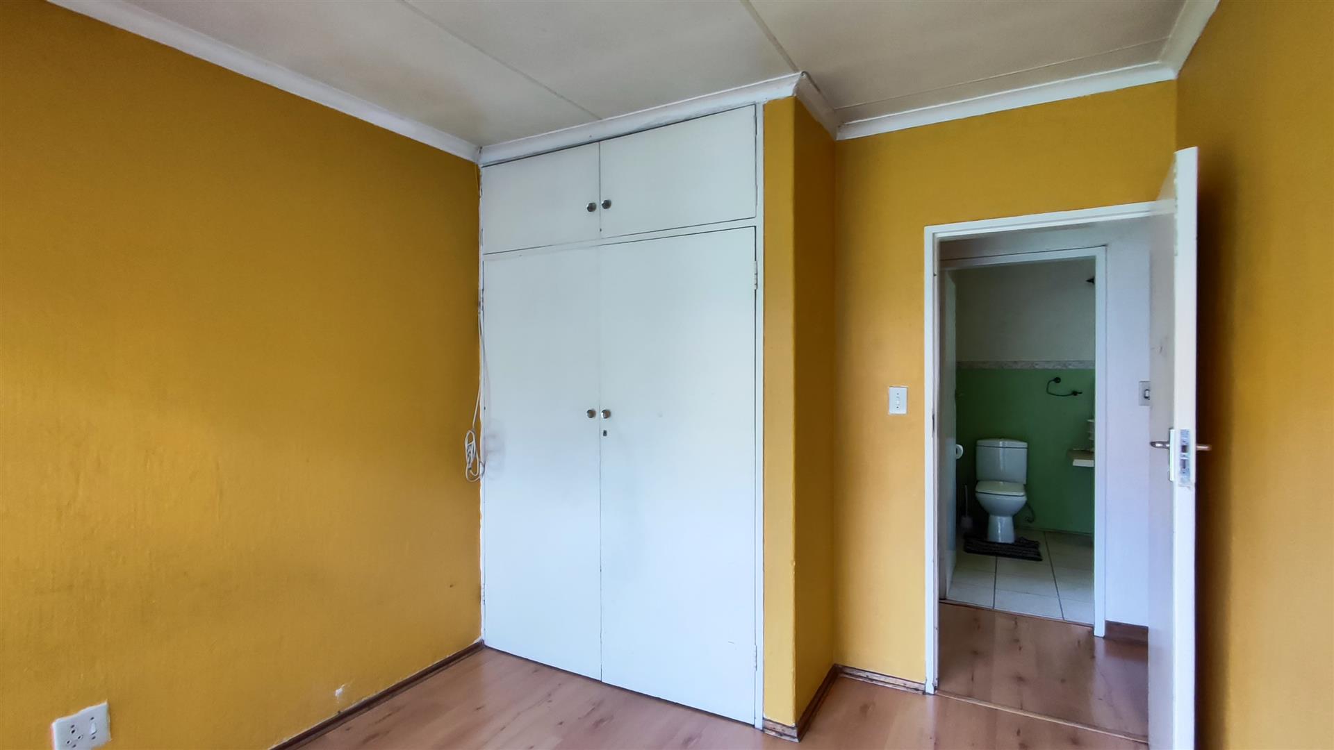 Bed Room 1 - 14 square meters of property in Sunward park