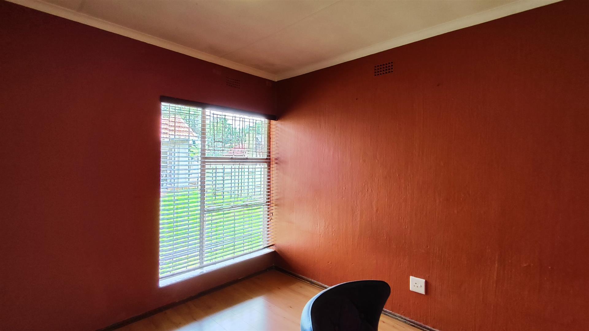 Bed Room 2 - 16 square meters of property in Sunward park