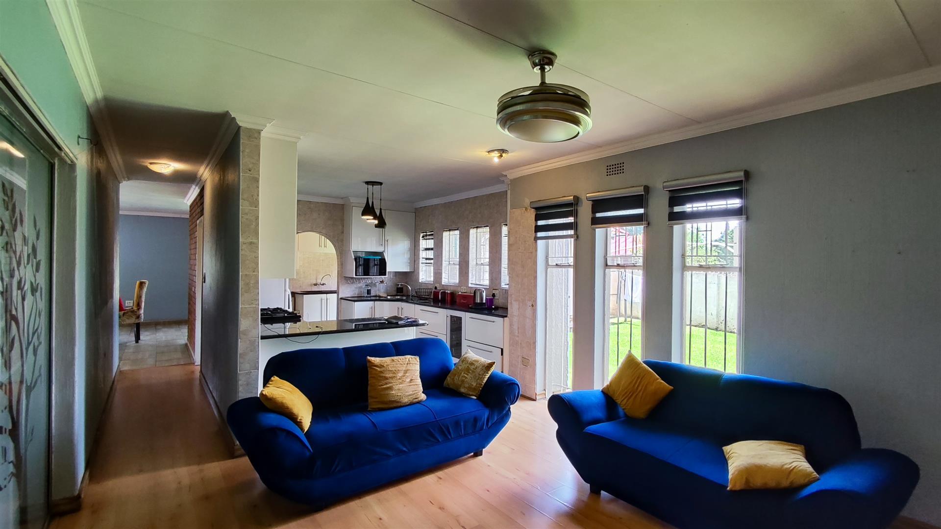 Lounges - 65 square meters of property in Sunward park