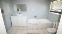 Bathroom 1 of property in Sunward park