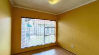 Bed Room 1 - 14 square meters of property in Sunward park