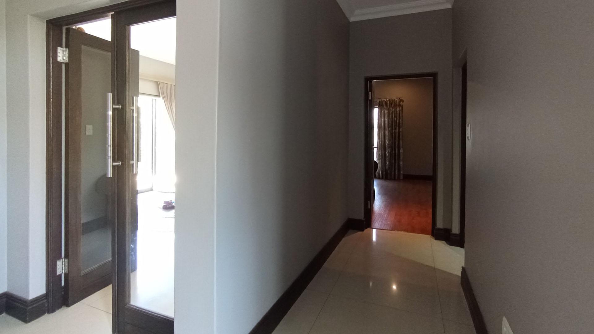 Spaces - 74 square meters of property in Midstream Estate