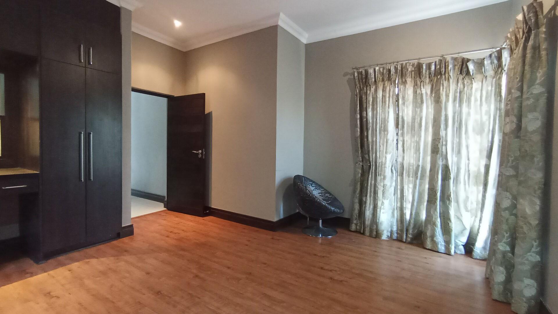 Rooms - 154 square meters of property in Midstream Estate