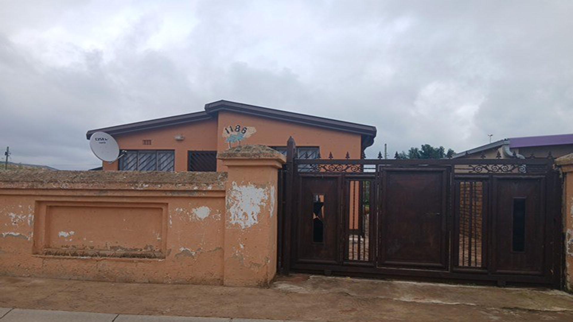 Front View of property in Payneville