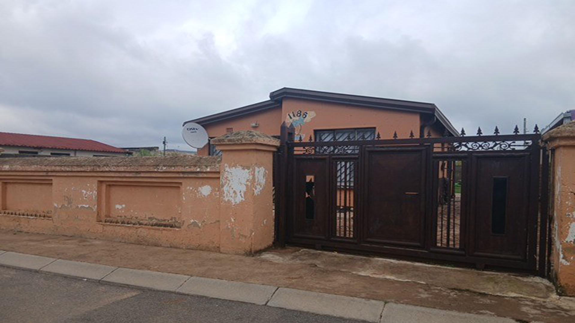 Front View of property in Payneville