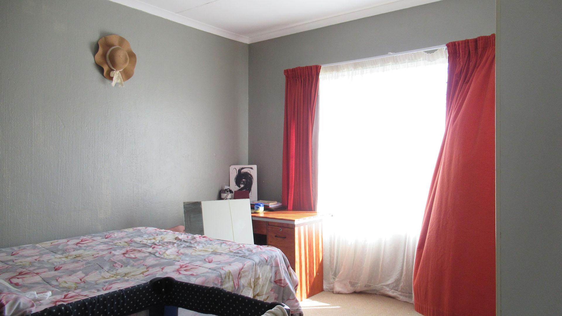 Bed Room 1 - 11 square meters of property in Wilgeheuwel 