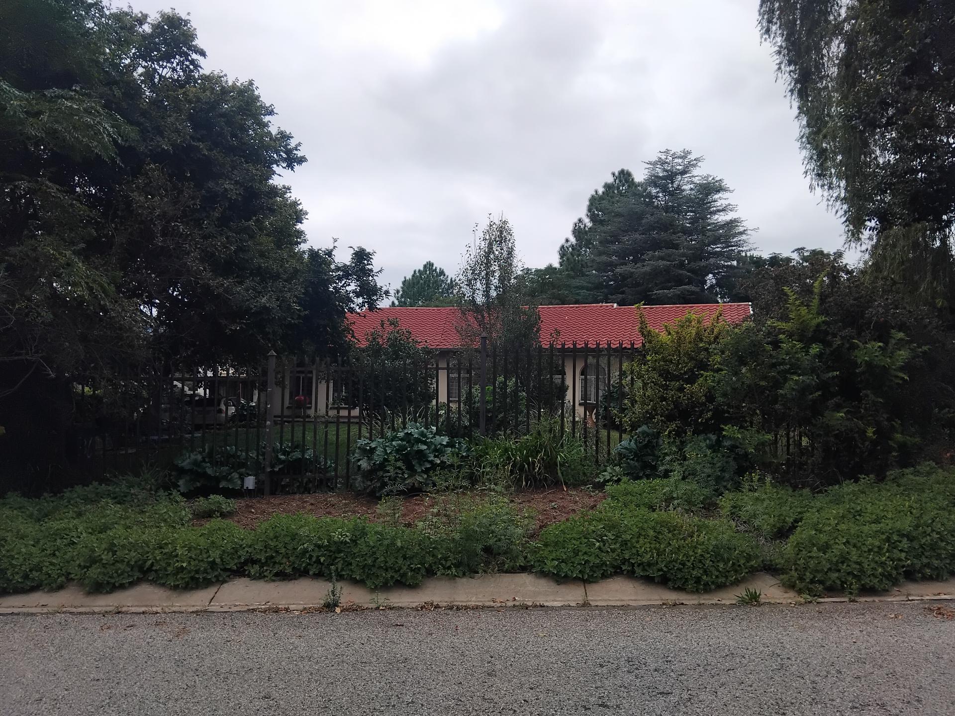 Front View of property in Weltevreden Park
