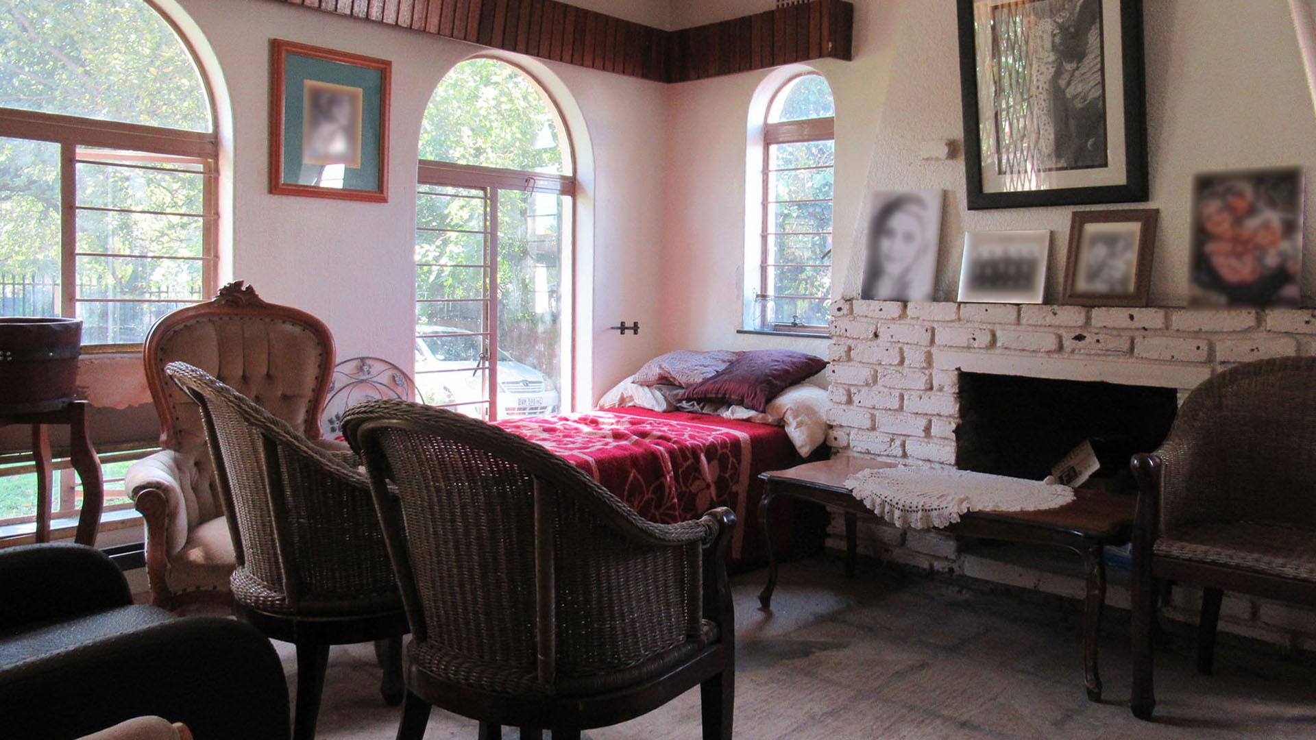 Lounges - 29 square meters of property in Weltevreden Park