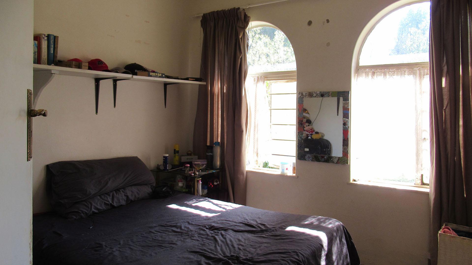 Bed Room 2 - 11 square meters of property in Weltevreden Park