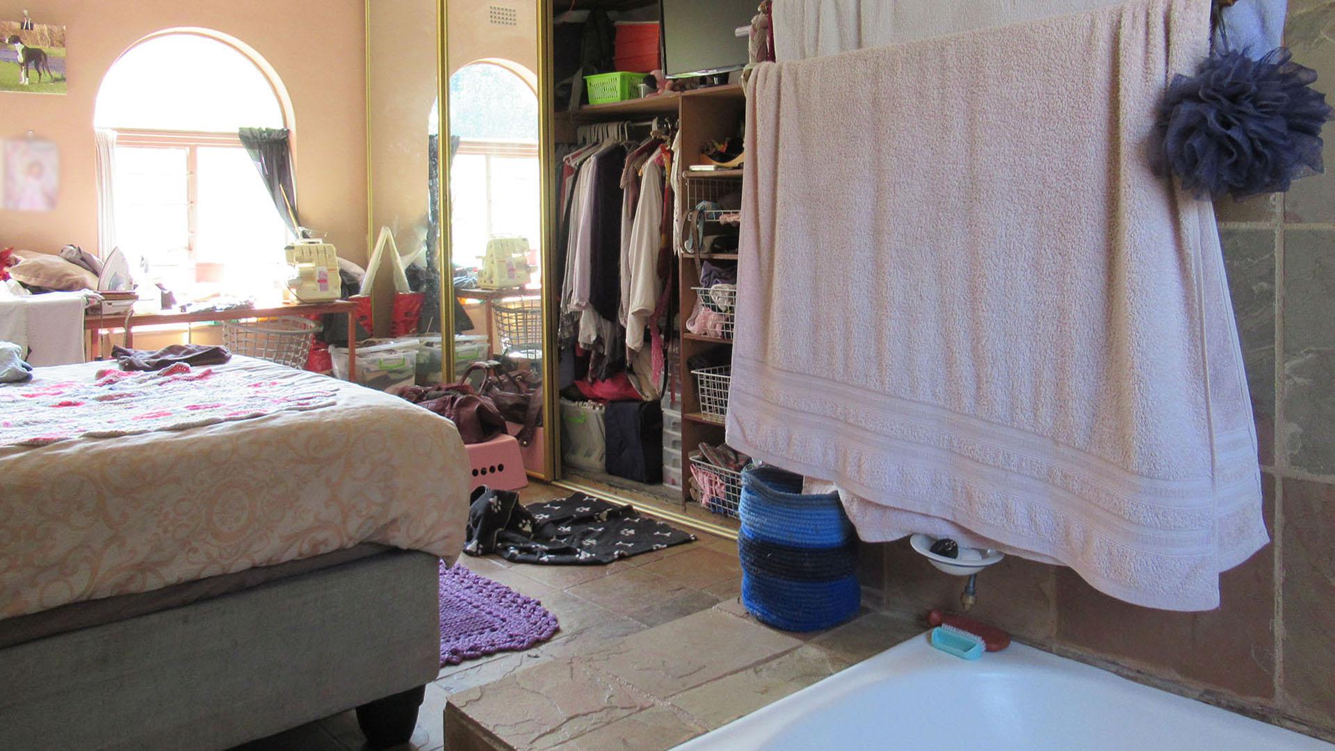 Main Bathroom - 5 square meters of property in Weltevreden Park