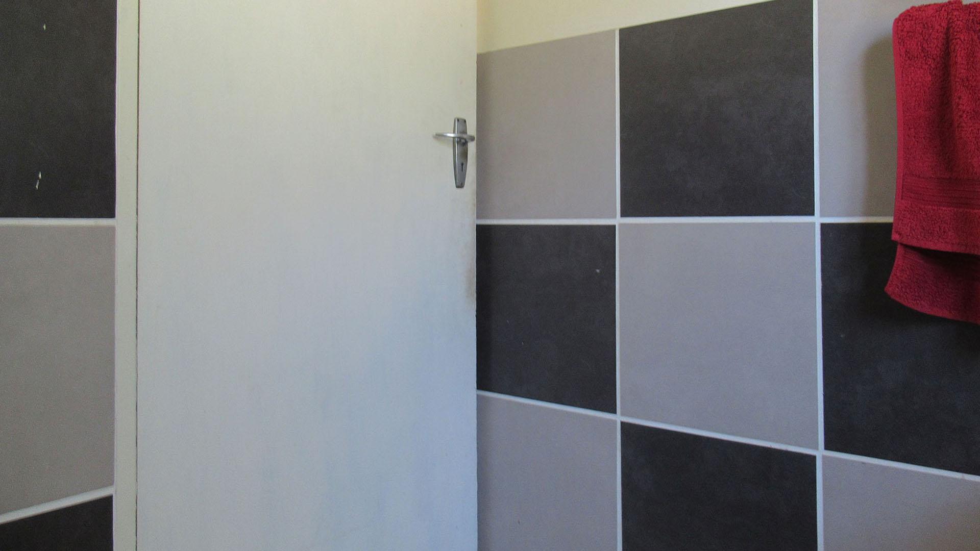 Bathroom 1 - 5 square meters of property in Weltevreden Park