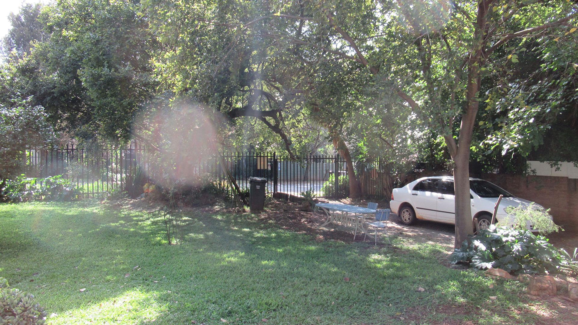 Front View of property in Weltevreden Park
