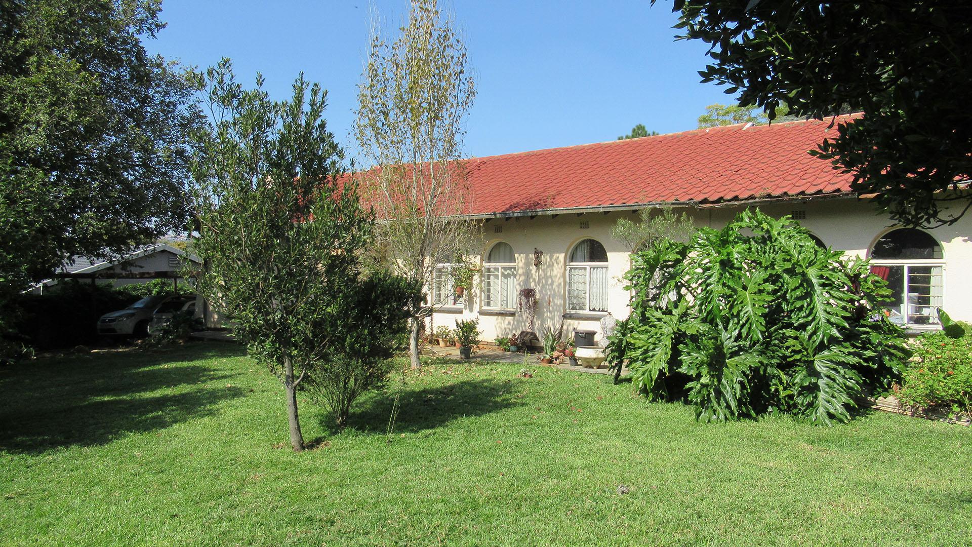Front View of property in Weltevreden Park