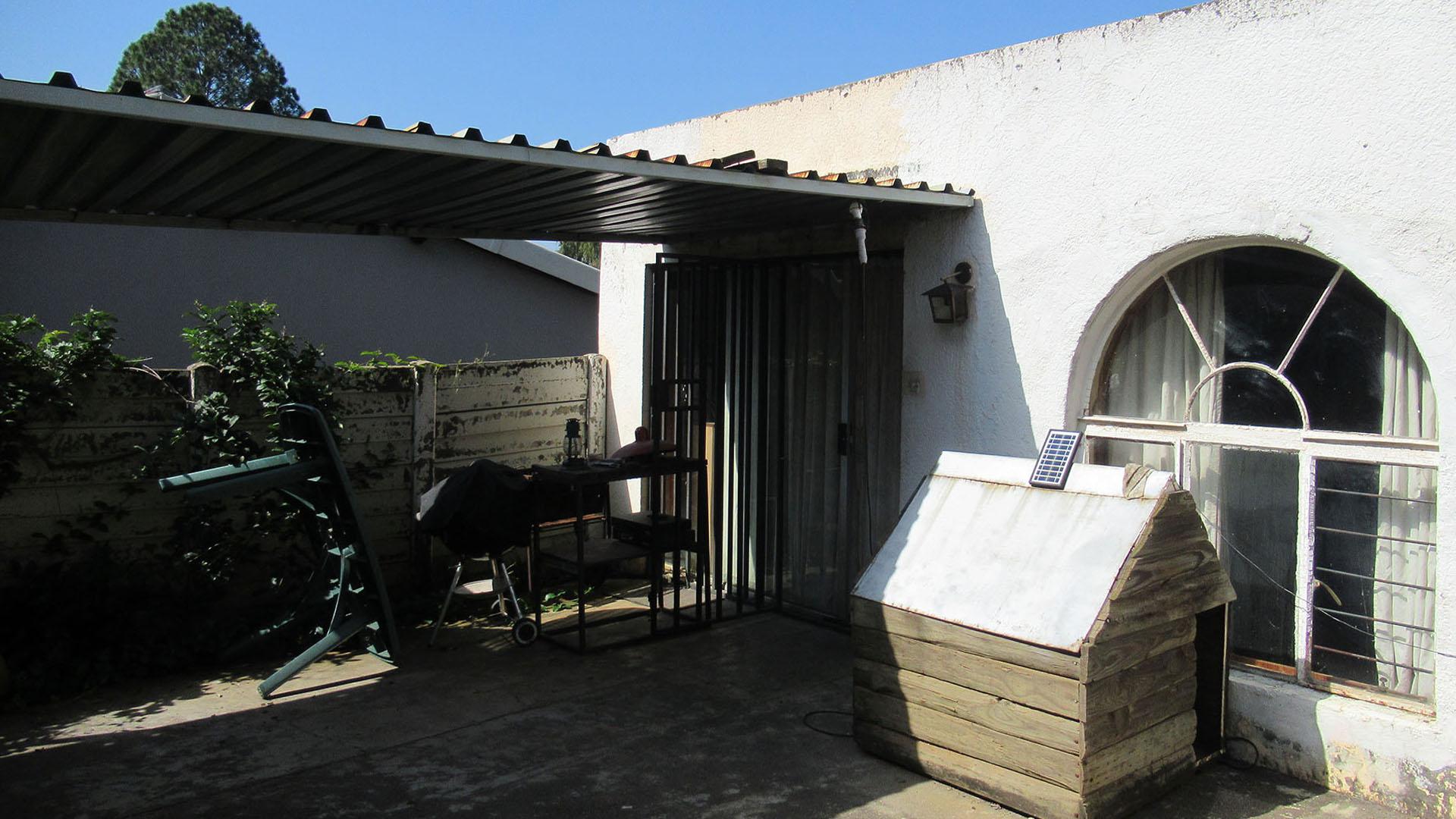 Front View of property in Weltevreden Park