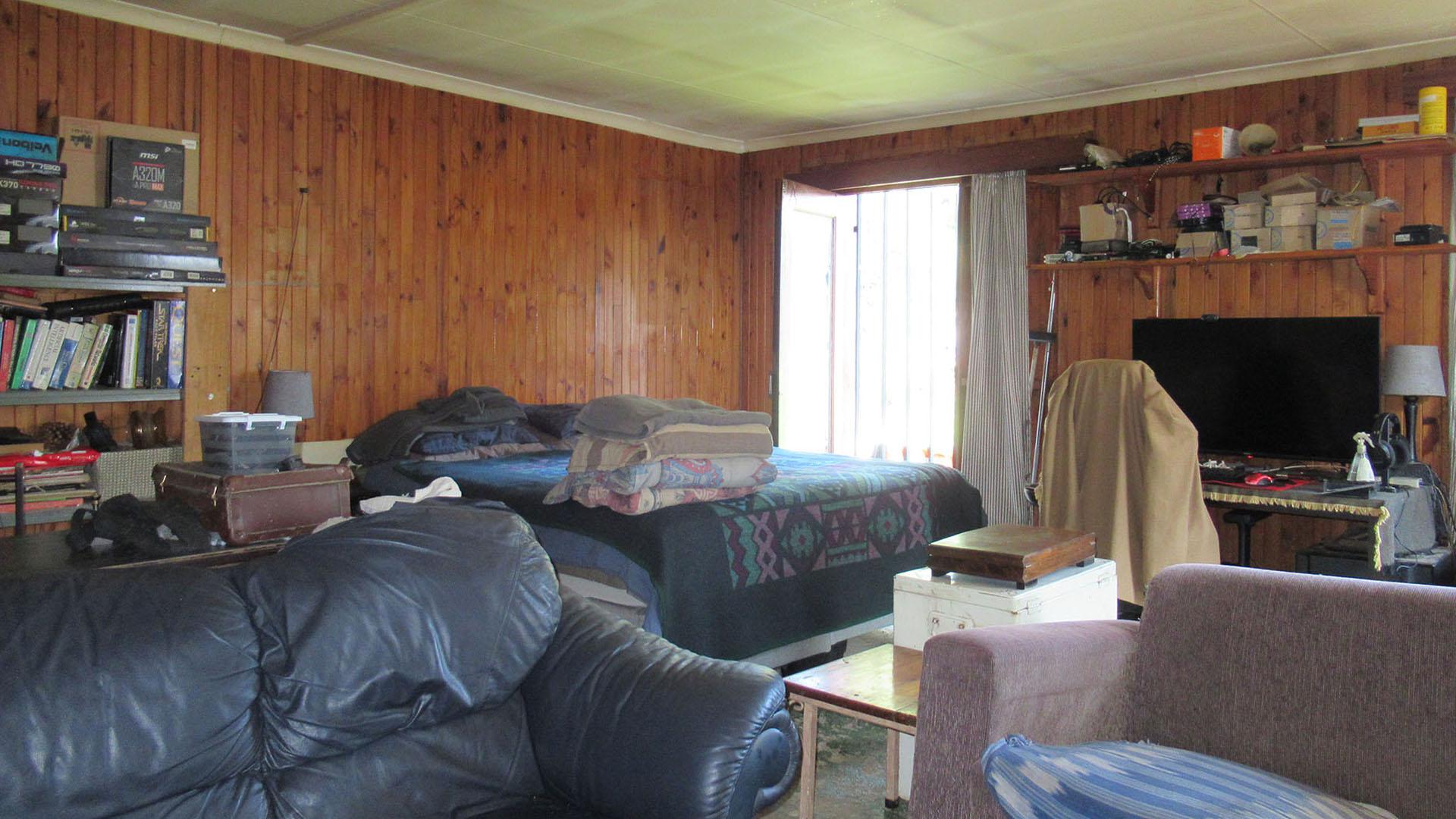 Bed Room 4 - 37 square meters of property in Weltevreden Park