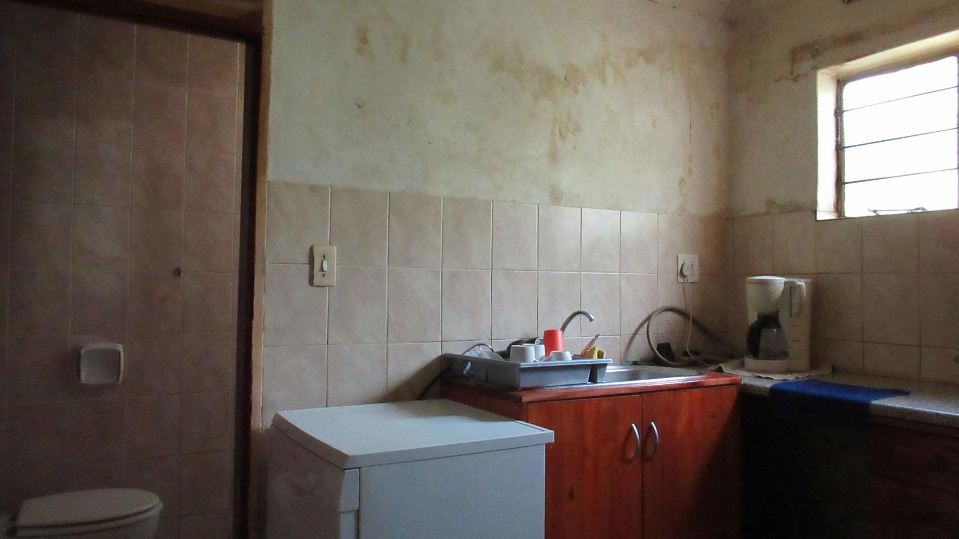 Kitchen - 19 square meters of property in Weltevreden Park