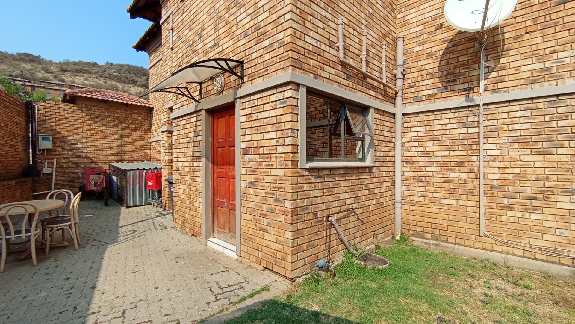 Backyard of property in Mondeor