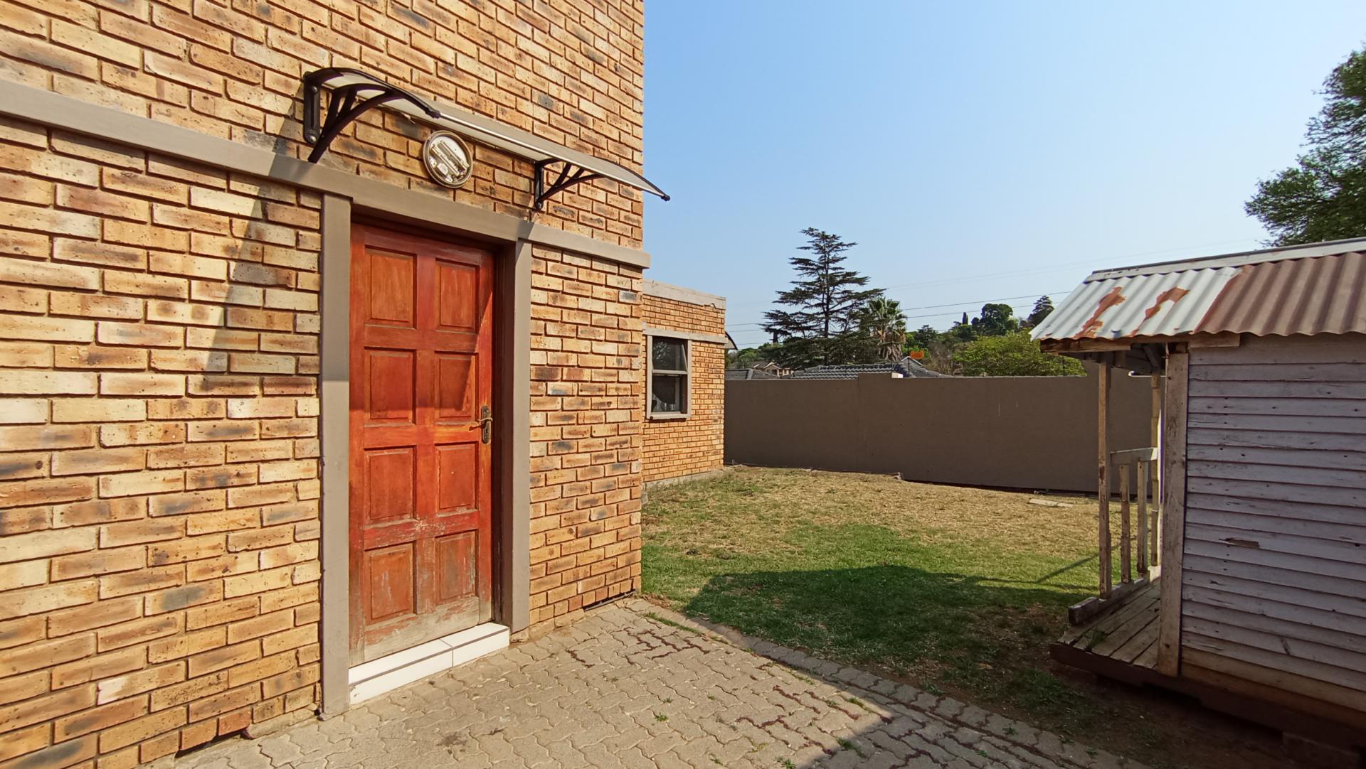 Backyard of property in Mondeor