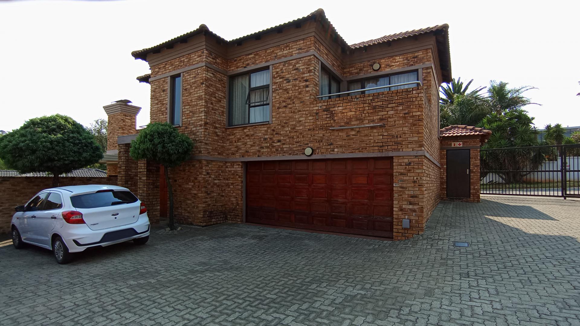 Front View of property in Mondeor