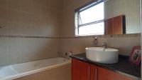 Bathroom 1 - 6 square meters of property in Mondeor