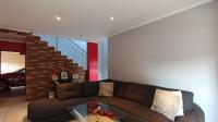 Lounges - 22 square meters of property in Mondeor