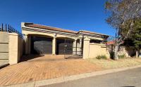 Front View of property in Ormonde