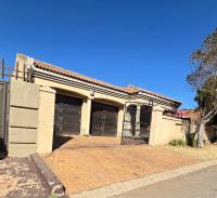 Front View of property in Ormonde
