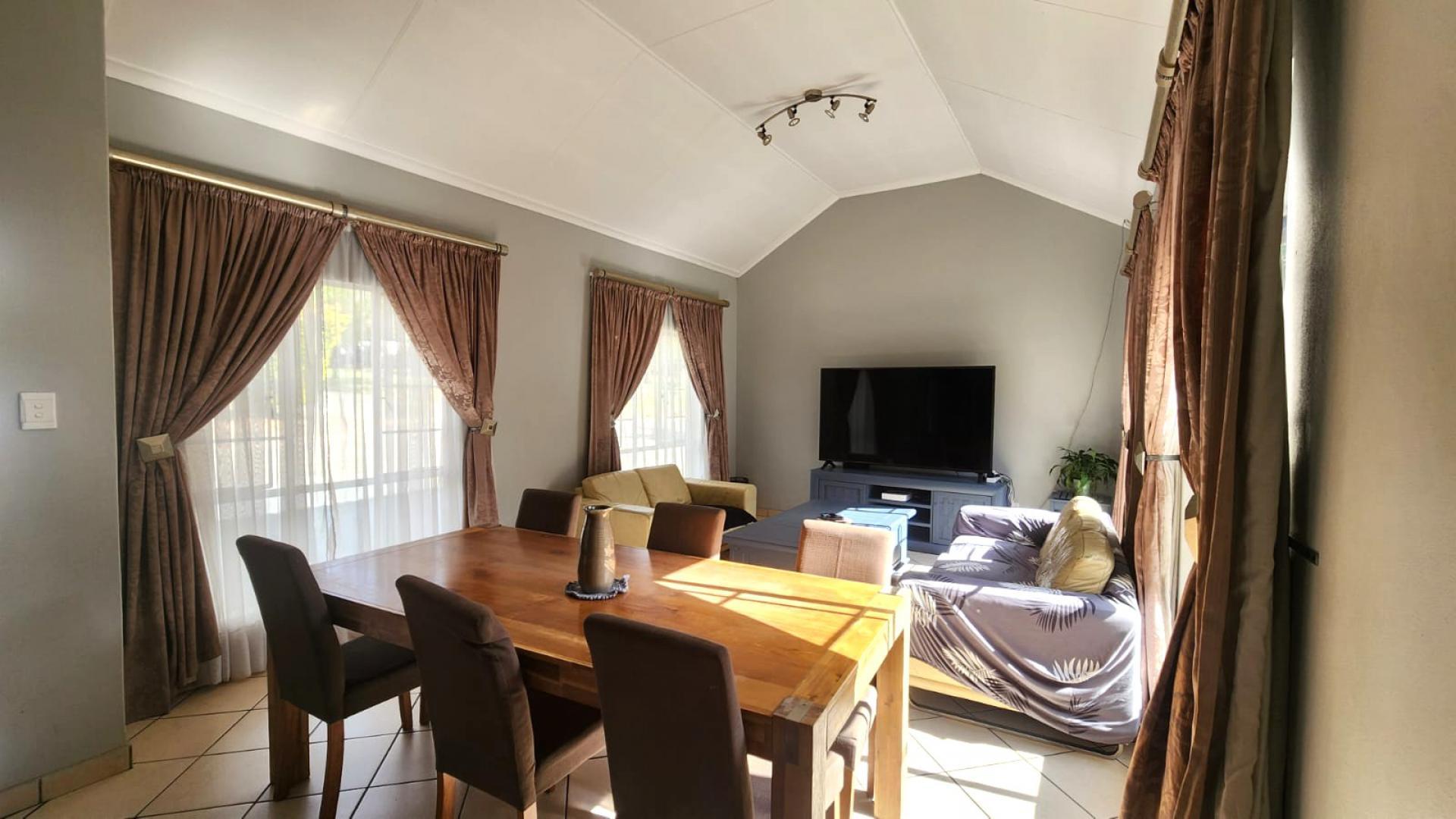Dining Room of property in Boardwalk Villas