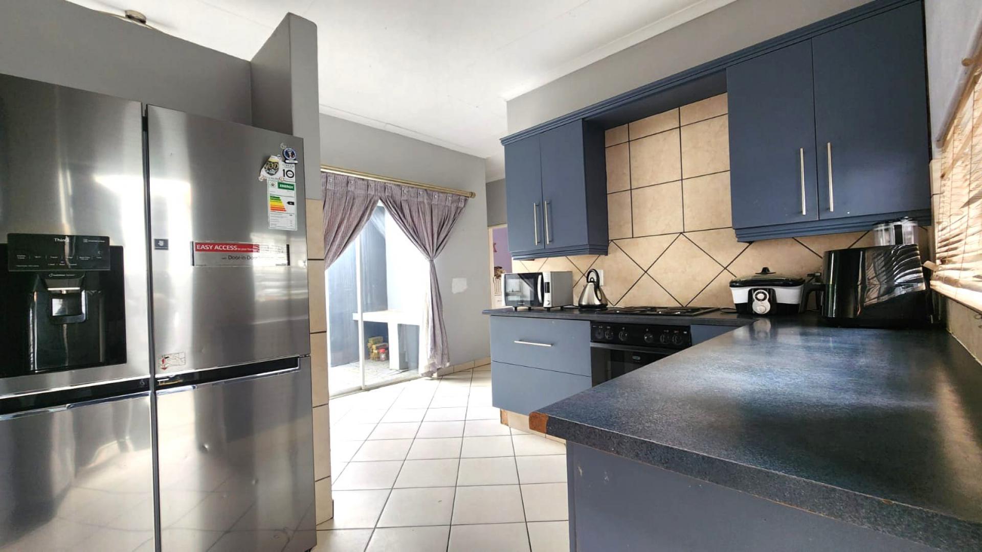 Kitchen of property in Boardwalk Villas