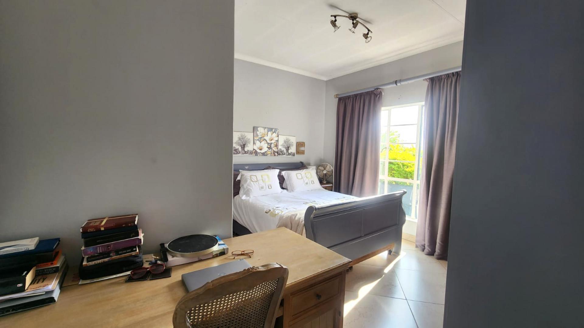 Bed Room 1 of property in Boardwalk Villas