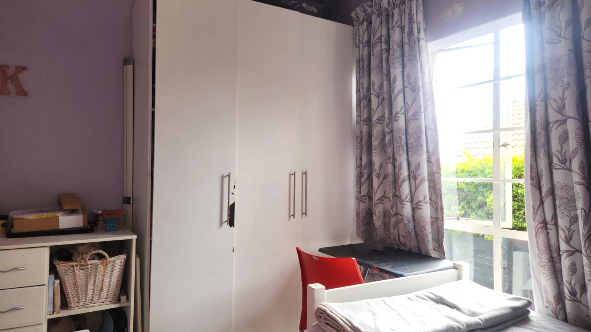 Bed Room 2 of property in Boardwalk Villas