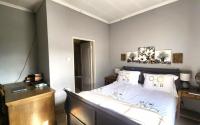 Bed Room 1 of property in Boardwalk Villas