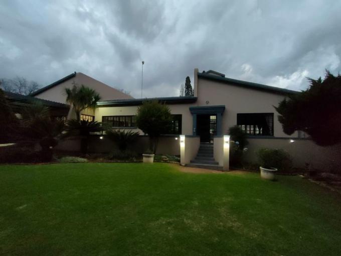 4 Bedroom House for Sale For Sale in Middelburg - MP - MR642635