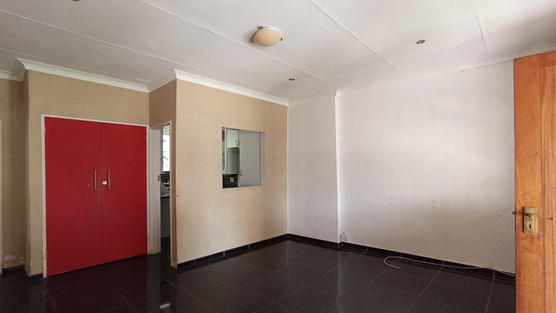 Lounges - 22 square meters of property in Albertville