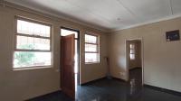 Lounges - 22 square meters of property in Albertville