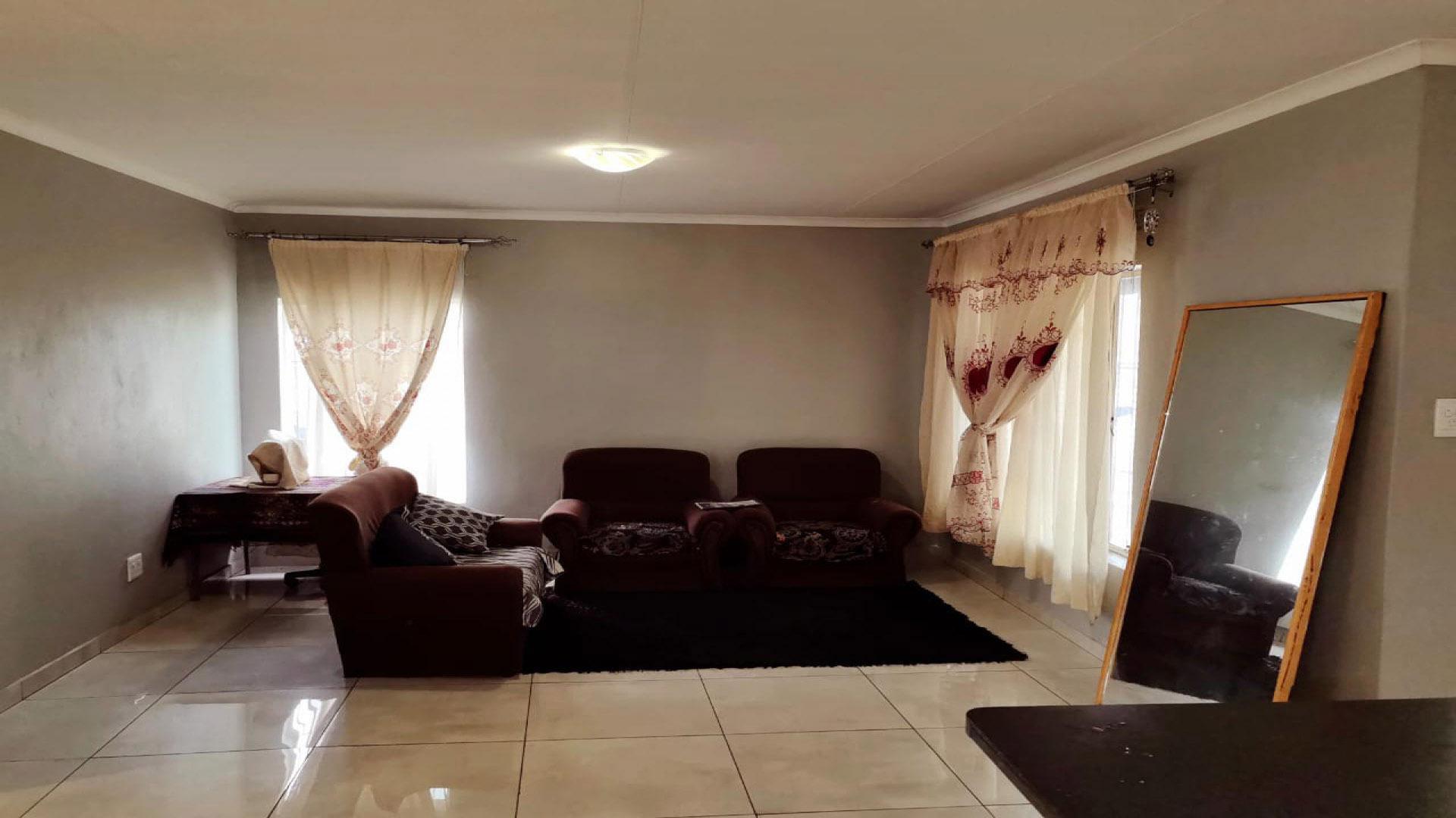 Lounges of property in Howick