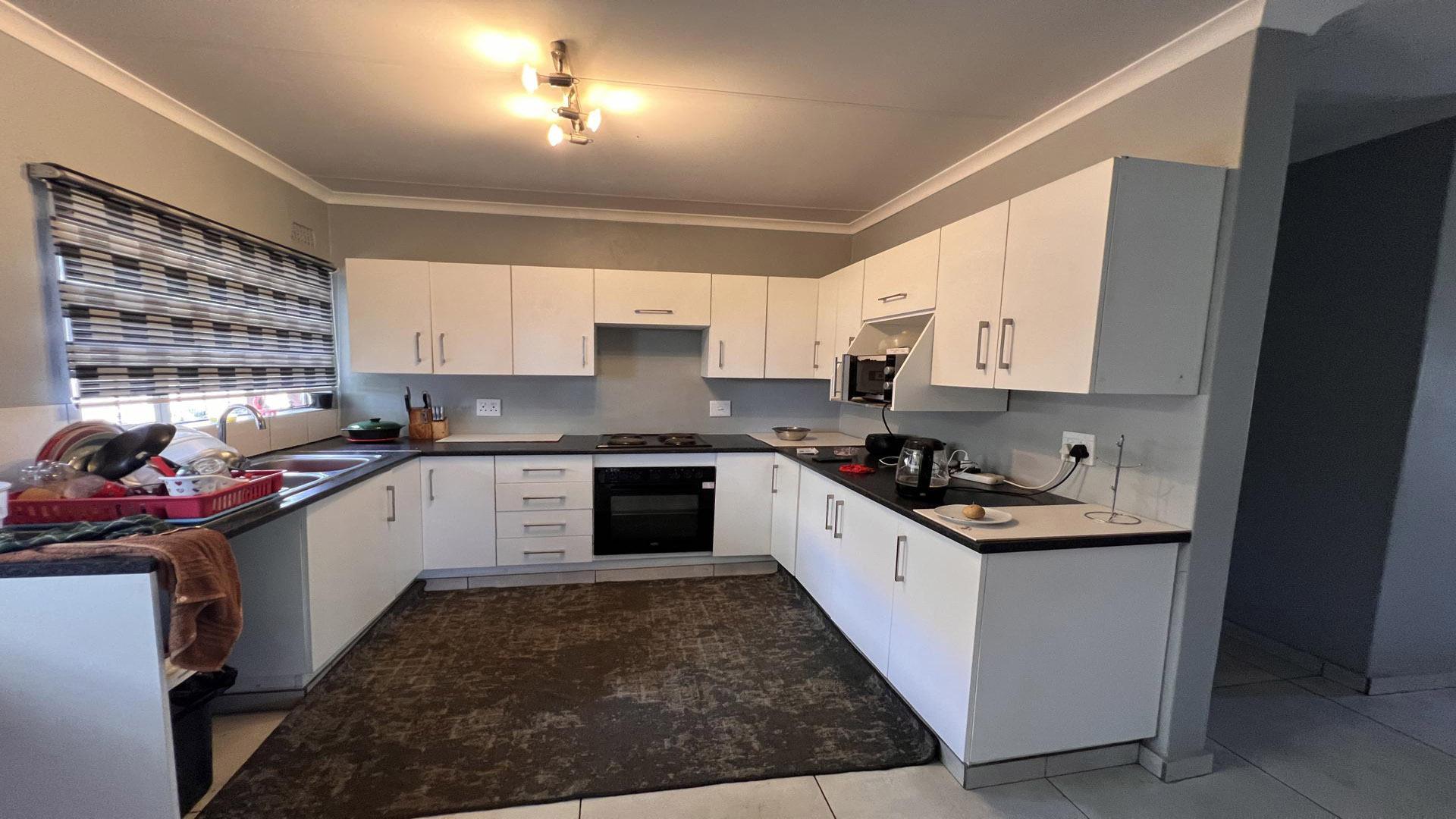Kitchen of property in Howick