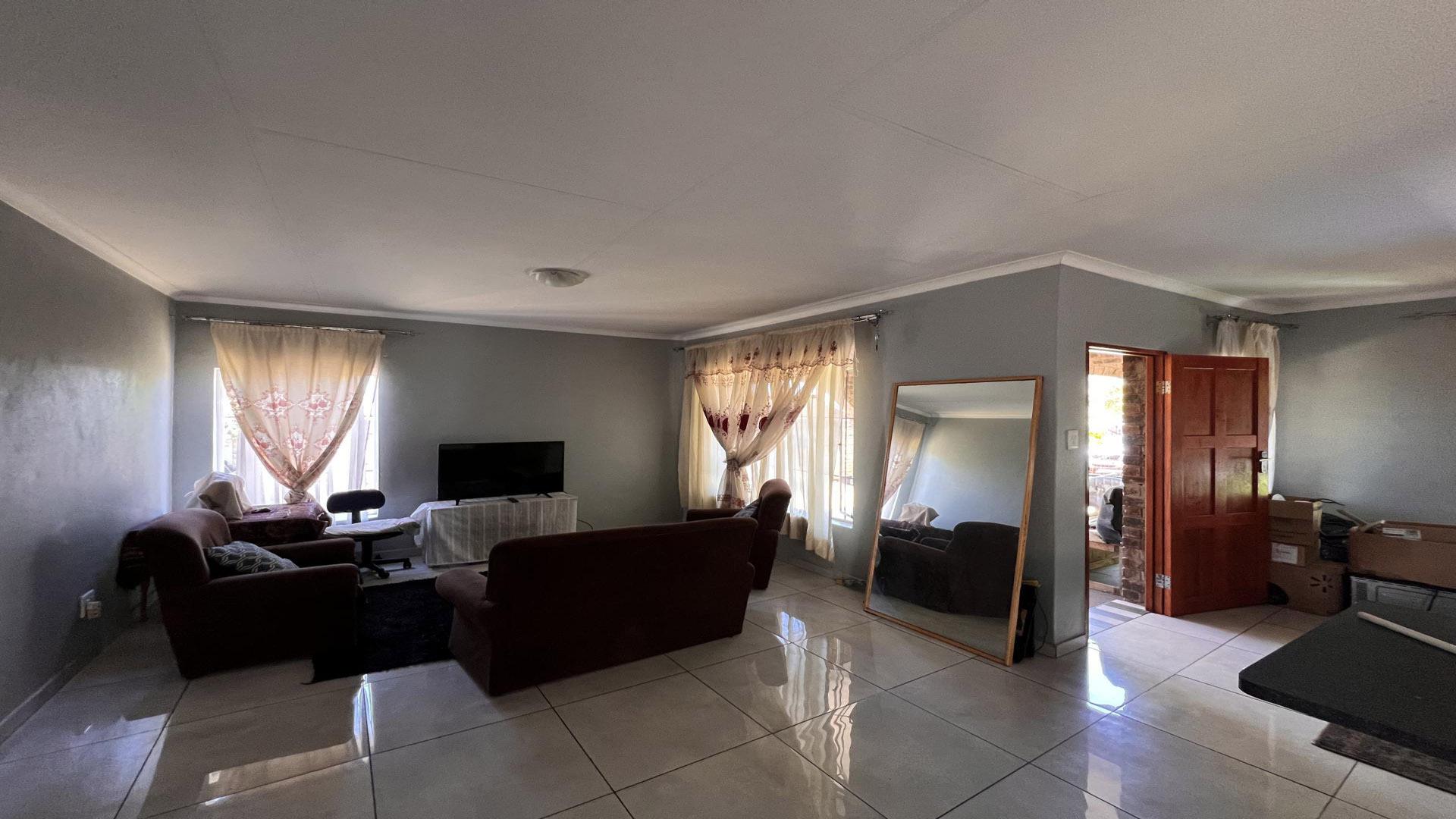 Lounges of property in Howick