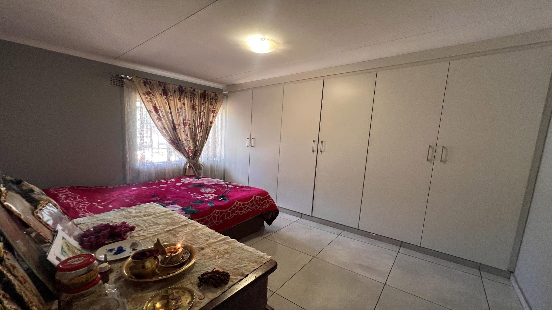 Bed Room 1 of property in Howick
