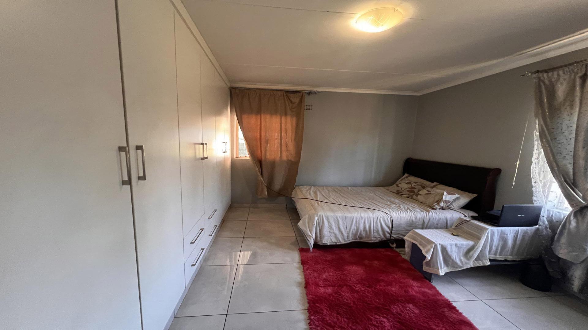 Bed Room 2 of property in Howick