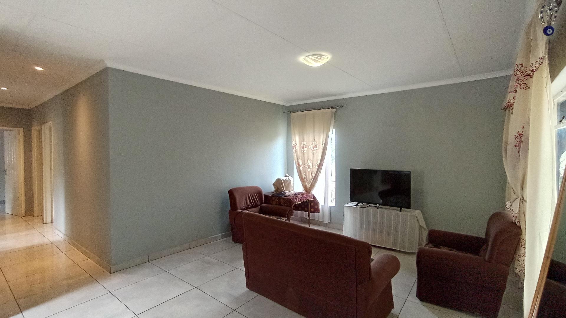 Lounges - 16 square meters of property in Howick